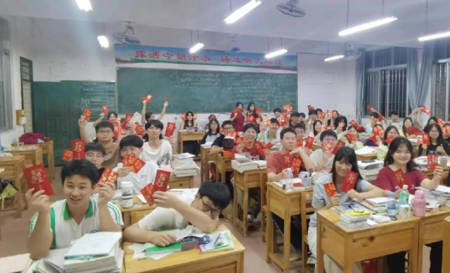 重言亦重行以奉献诠释信仰留守乡土不只常识更用陪同传递勇气 重言亦重行以奉献诠释信仰留守乡土不只常识更用陪同传递勇气