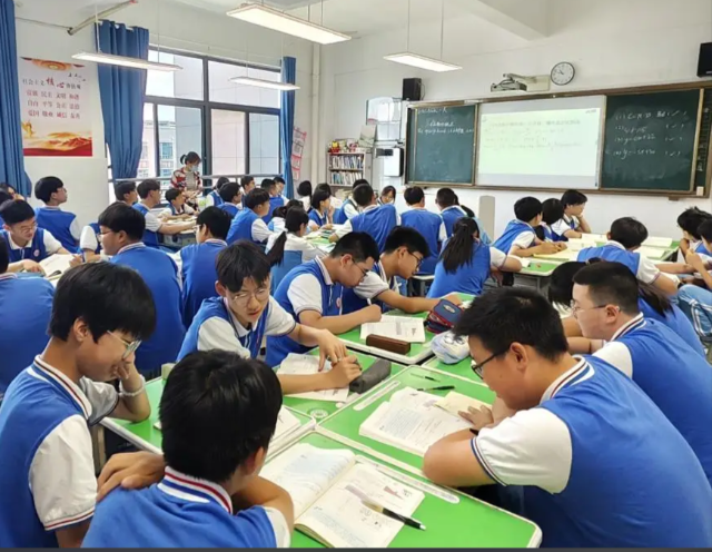 相关工业为增加引擎构建教育赋能工业反哺教育的新开展格式